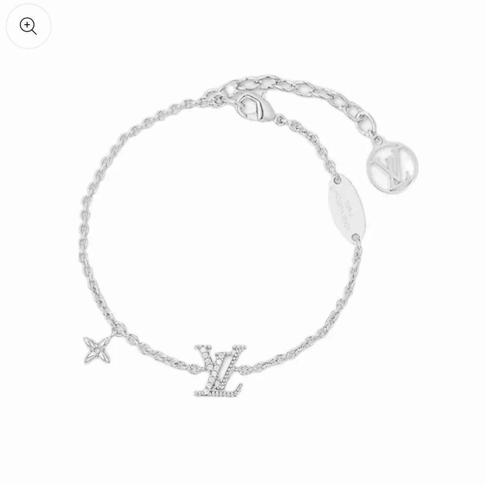 Dainty Logo bracelet